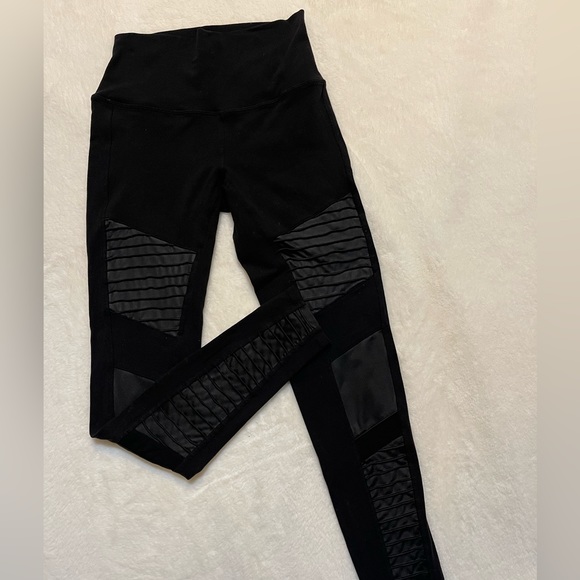 ALO Yoga Pants - ALO Yoga Moto leggings